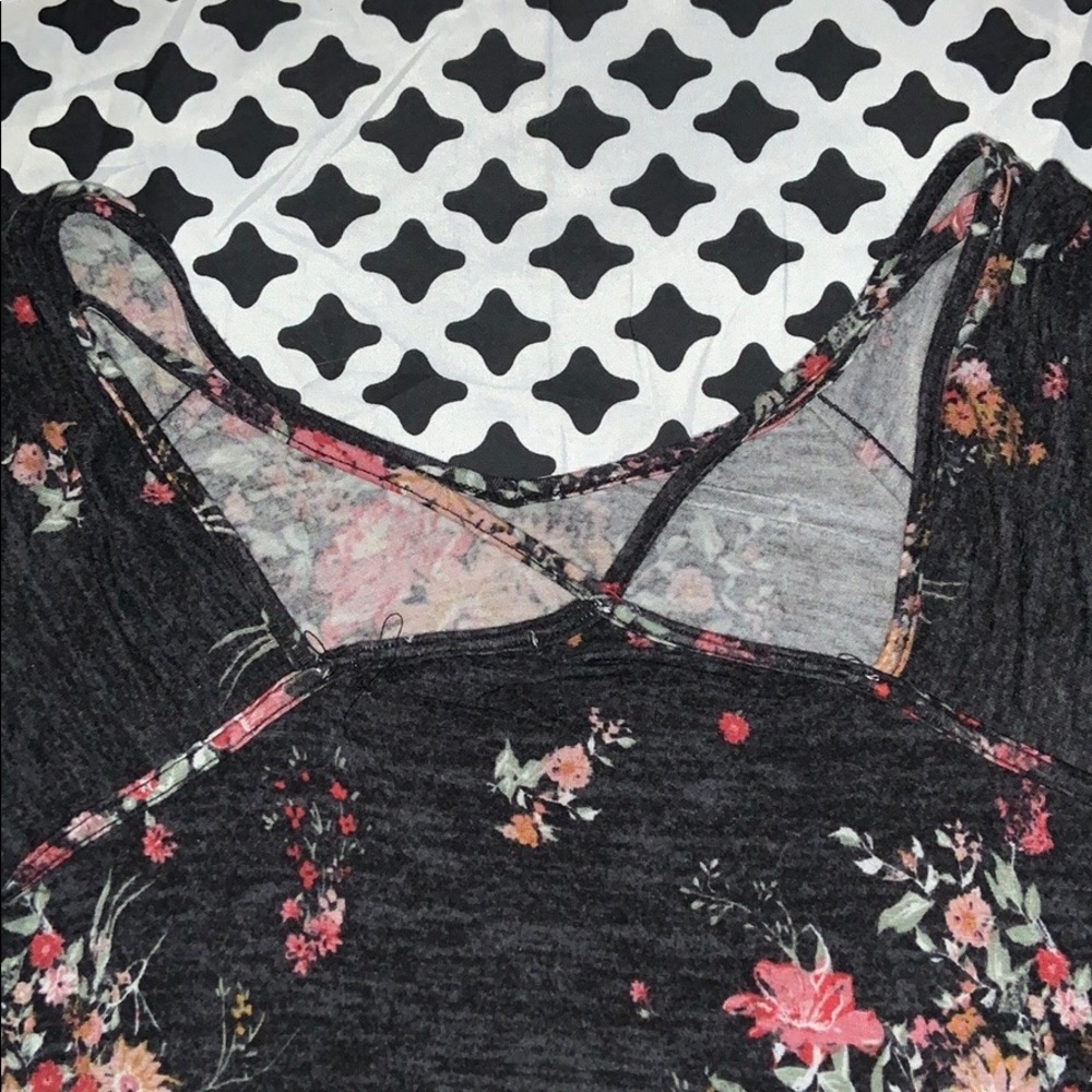 Black floral blouse - Picture 3 of 3